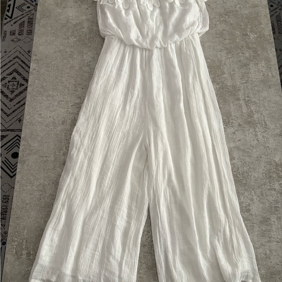 Chic White Strapless Jumpsuit - Picture 1 of 4